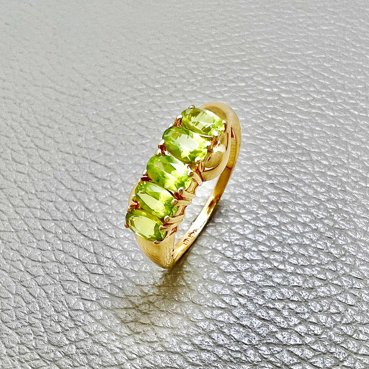 5-Stone Oval Peridot Ring 0.52ct