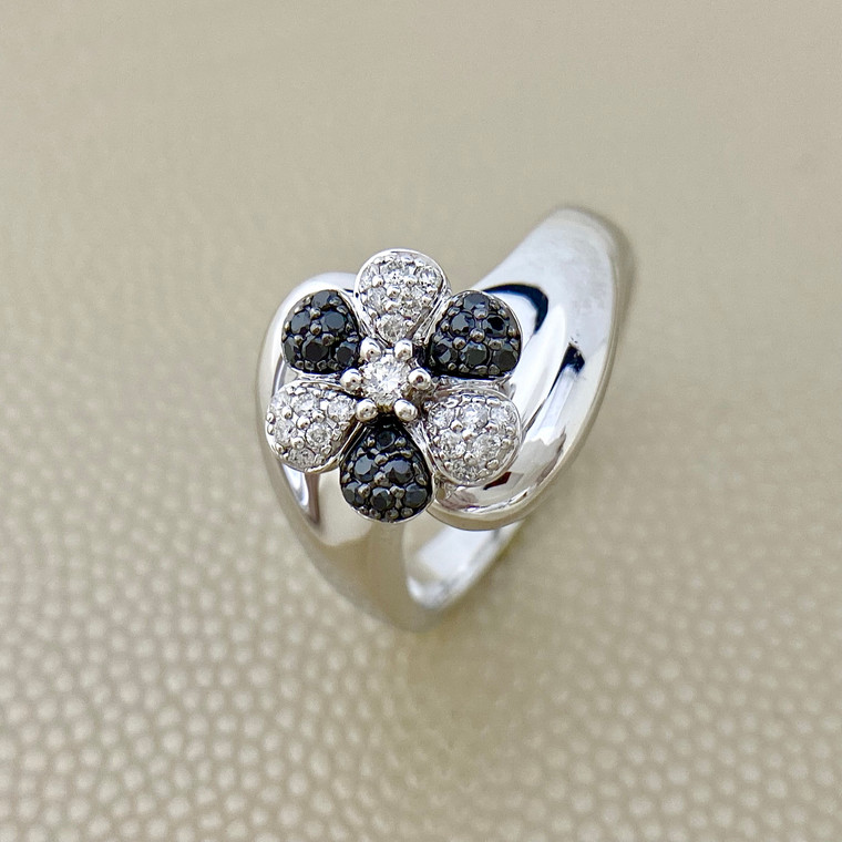 Flower Ring 0.25tcw