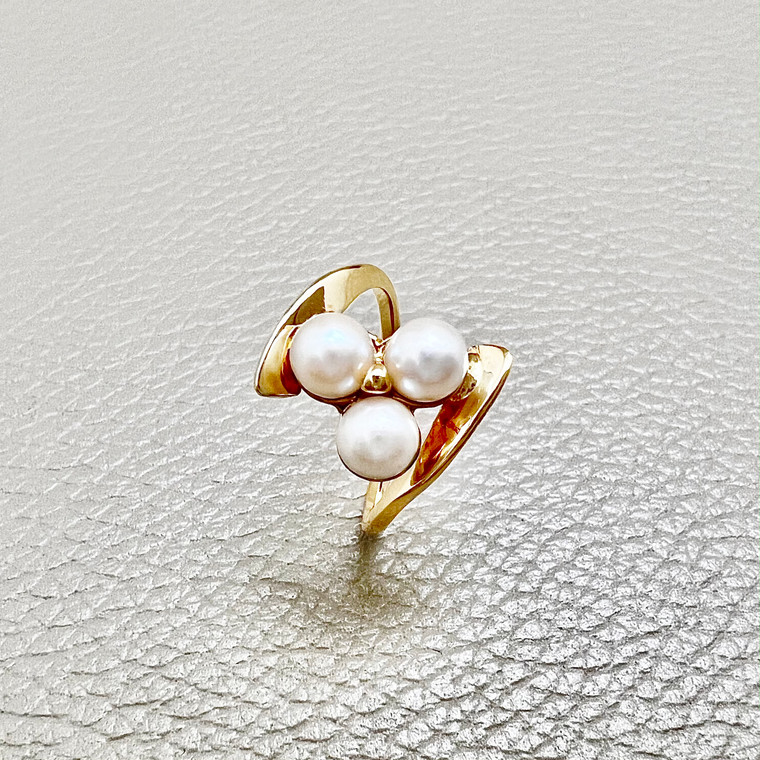 Three Pearl Gold Ring