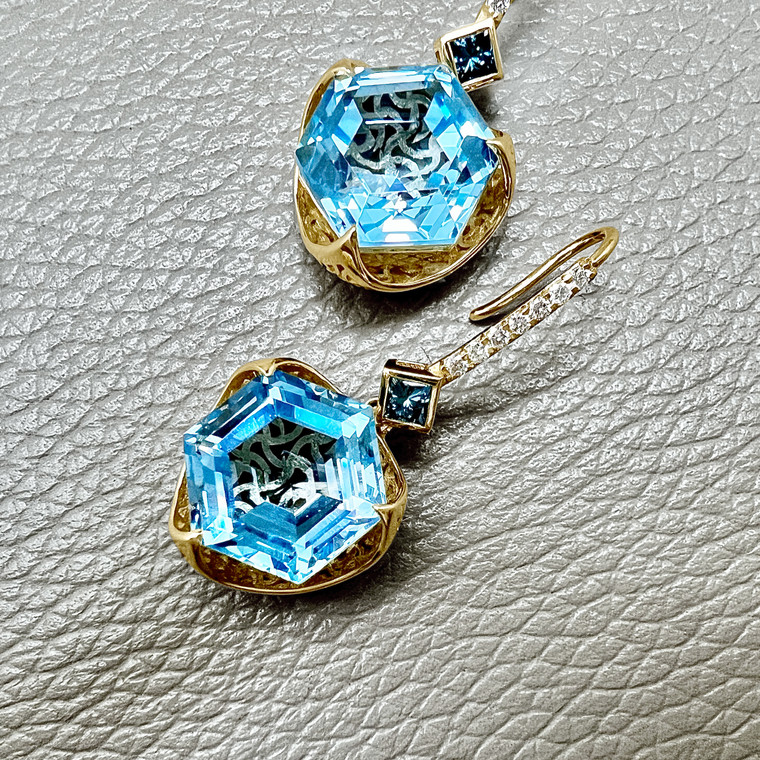 Swiss blue topaz diamond earrings hexagonal cut 12.50ct 14kt yellow gold detail