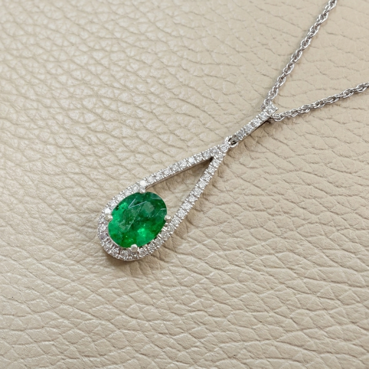Oval Emerald Diamond Necklace White Gold 0.25tcw