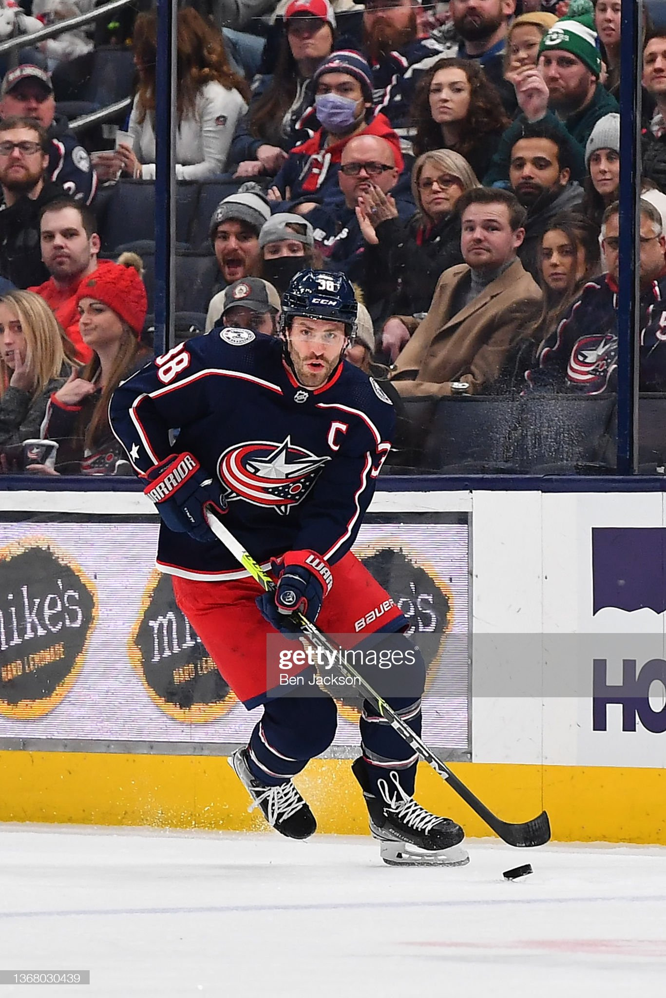 Blue Jackets captain Boone (8x10 Photo Jenner (#38) Columbus