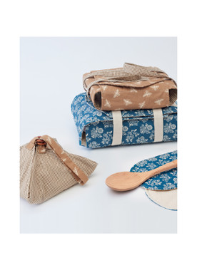 Casserole Carriers, Pie Holder and Double Oven Mitt