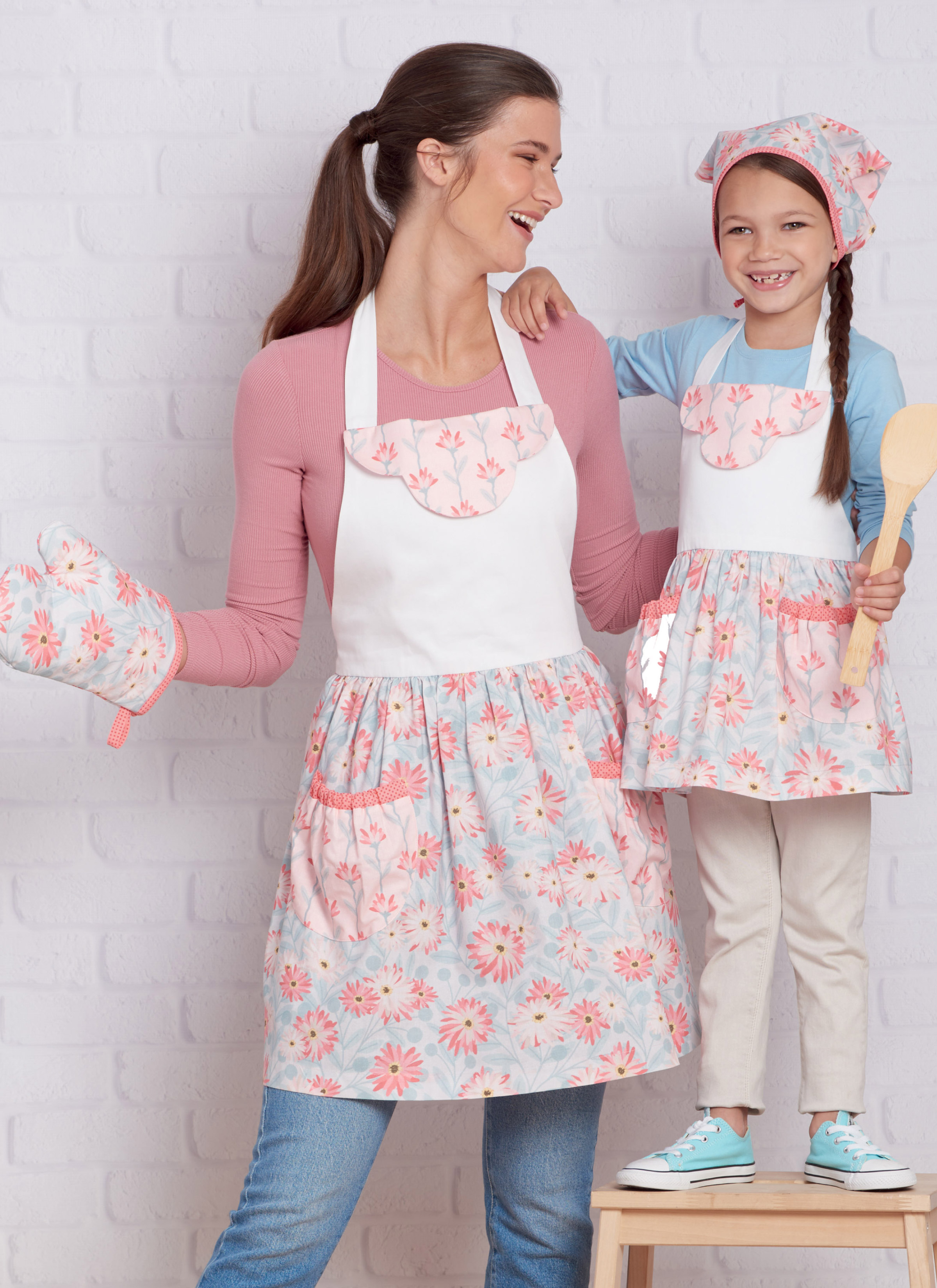 Simplicity S9565 | Children's and Misses' Aprons and Accessories