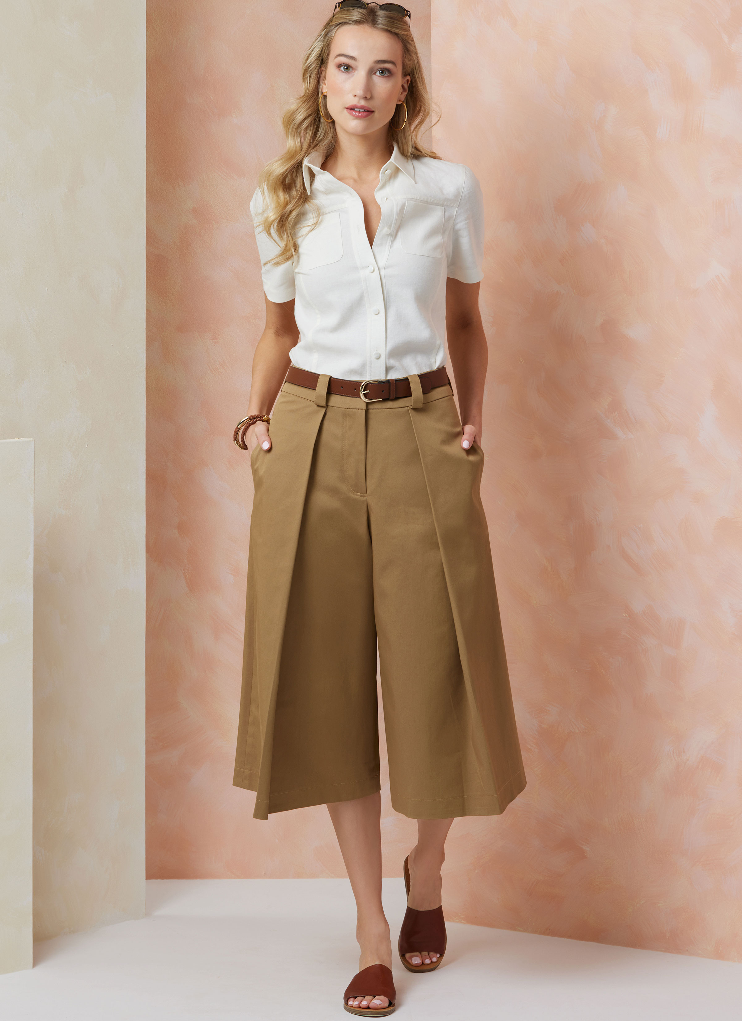Vogue Patterns V2115 | Vogue Patterns Misses' Shorts in Two Lengths