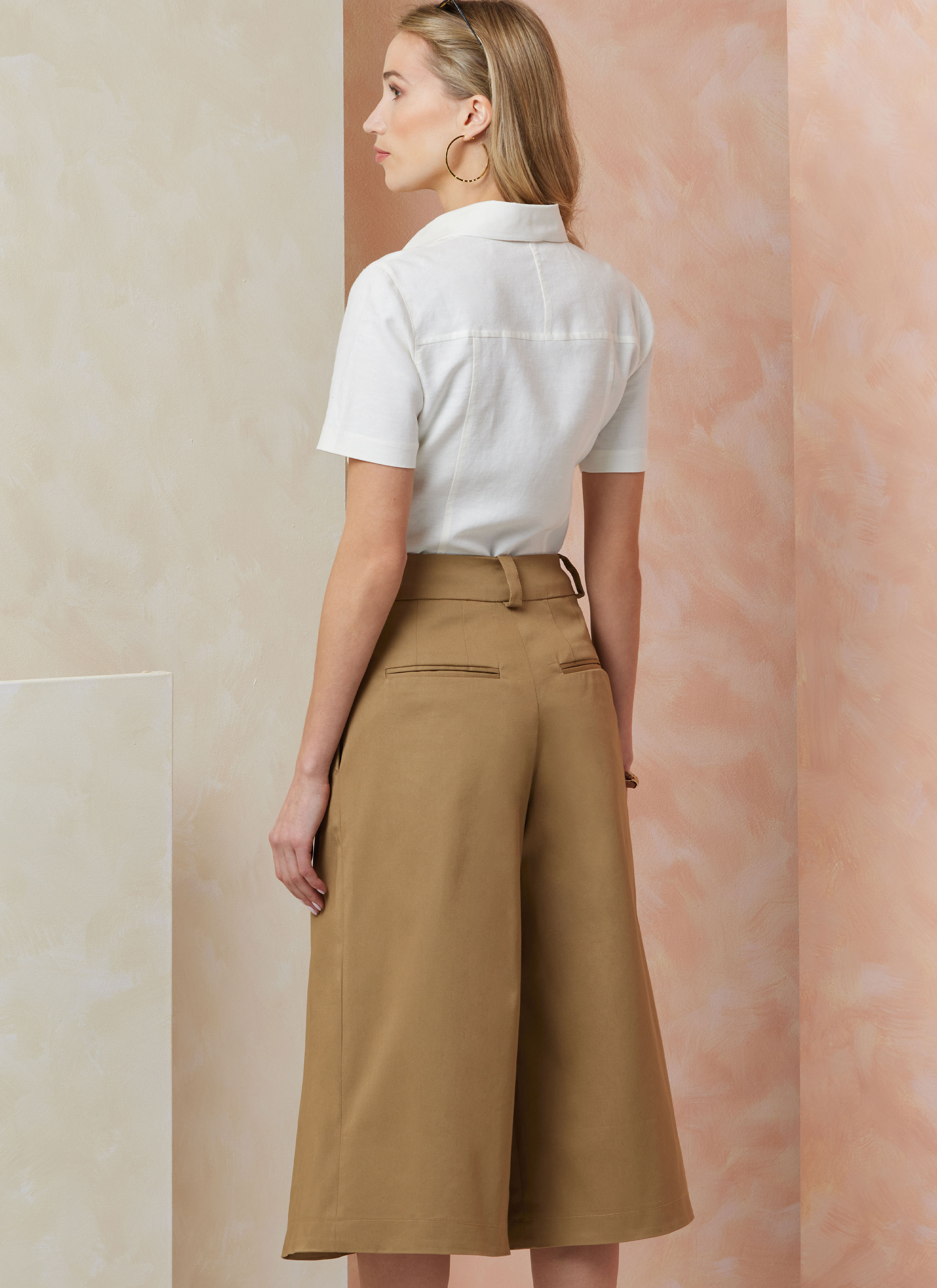 Vogue Patterns V2115 | Vogue Patterns Misses' Shorts in Two Lengths