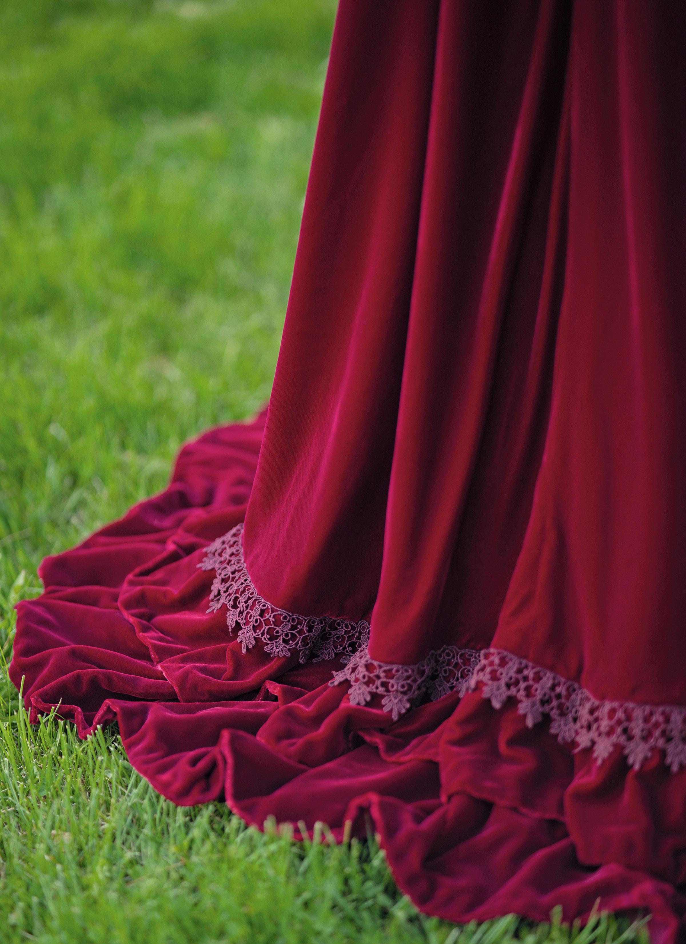 Simplicity S3190 | Simplicity Sewing Pattern Ruffled Romance Cloak by Raine Emery