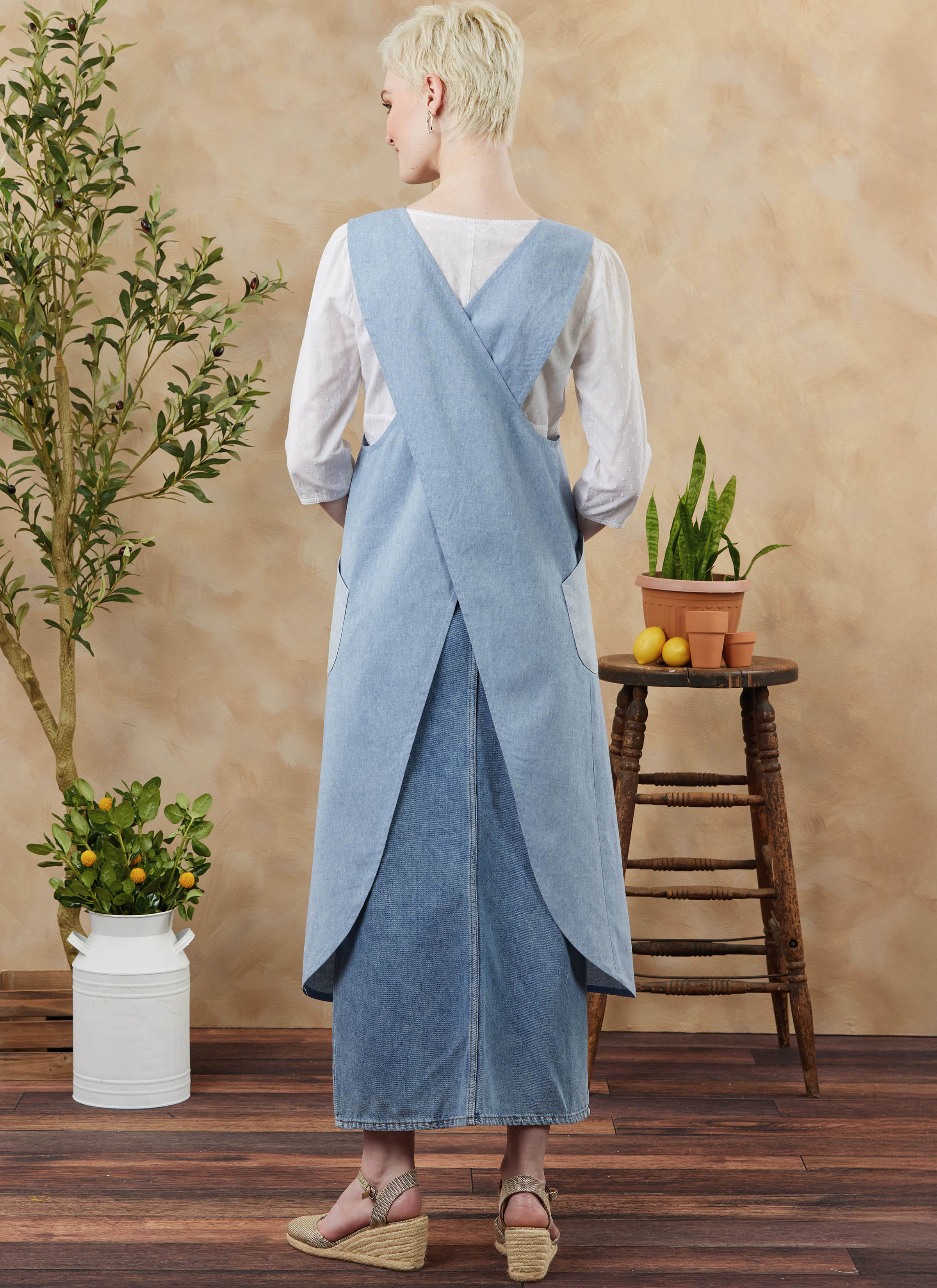 Simplicity S3257 | Simplicity Sewing Pattern Misses' Cross Back Aprons