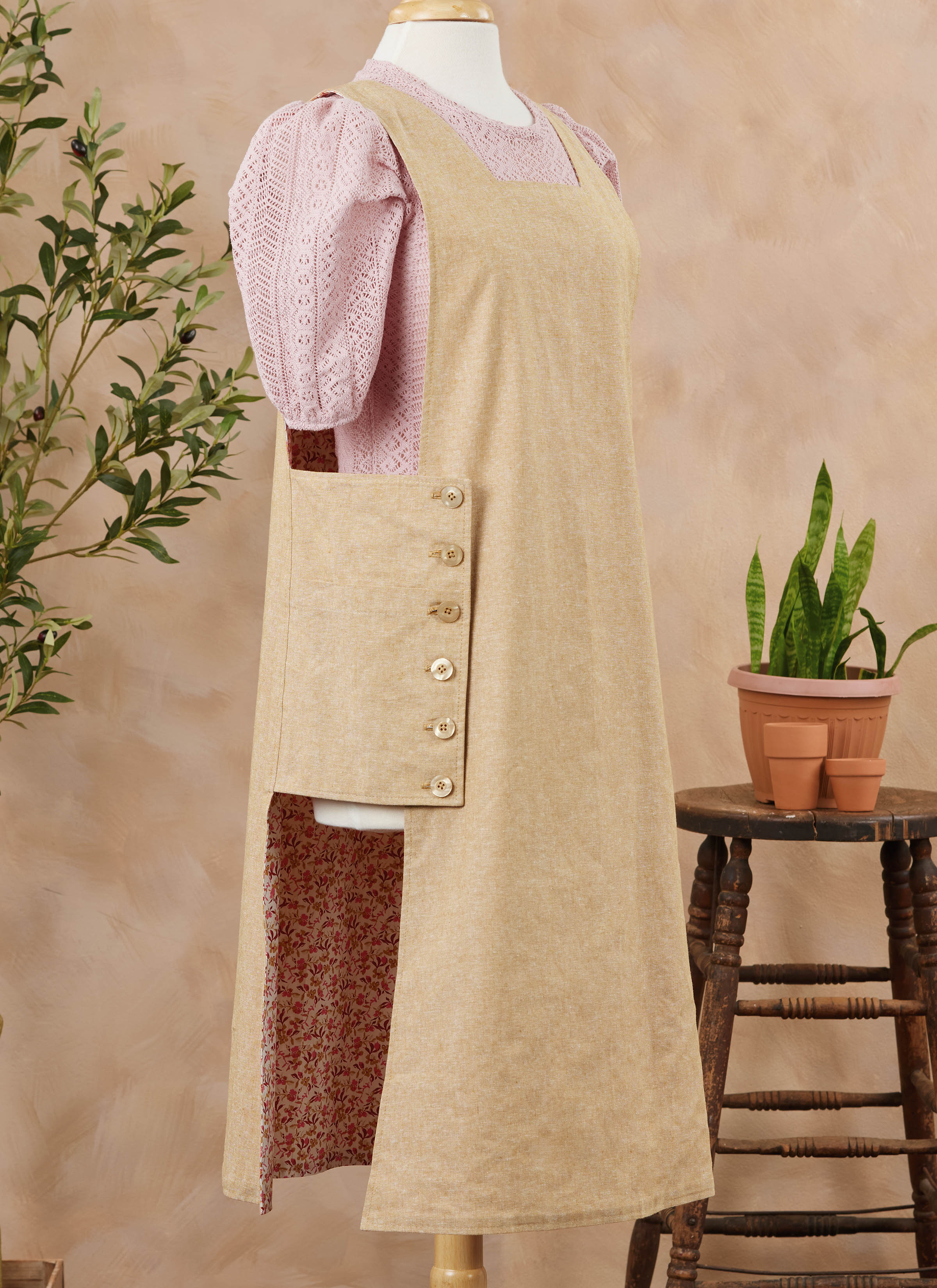 Simplicity S3258 | Simplicity Sewing Pattern Misses' Reversible Cobbler Apron and Hat in Three Sizes S, M and L