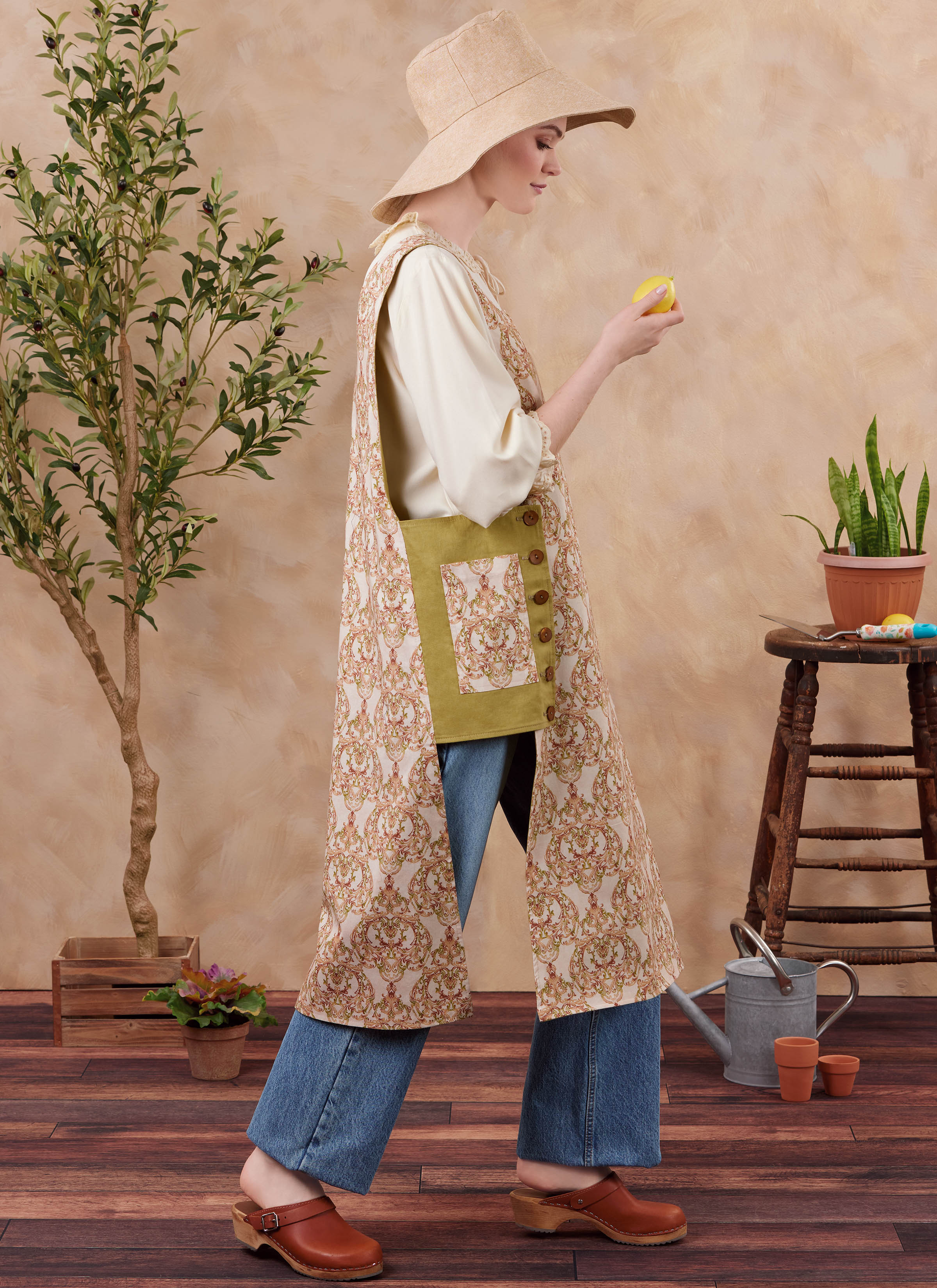 Simplicity S3258 | Simplicity Sewing Pattern Misses' Reversible Cobbler Apron and Hat in Three Sizes S, M and L