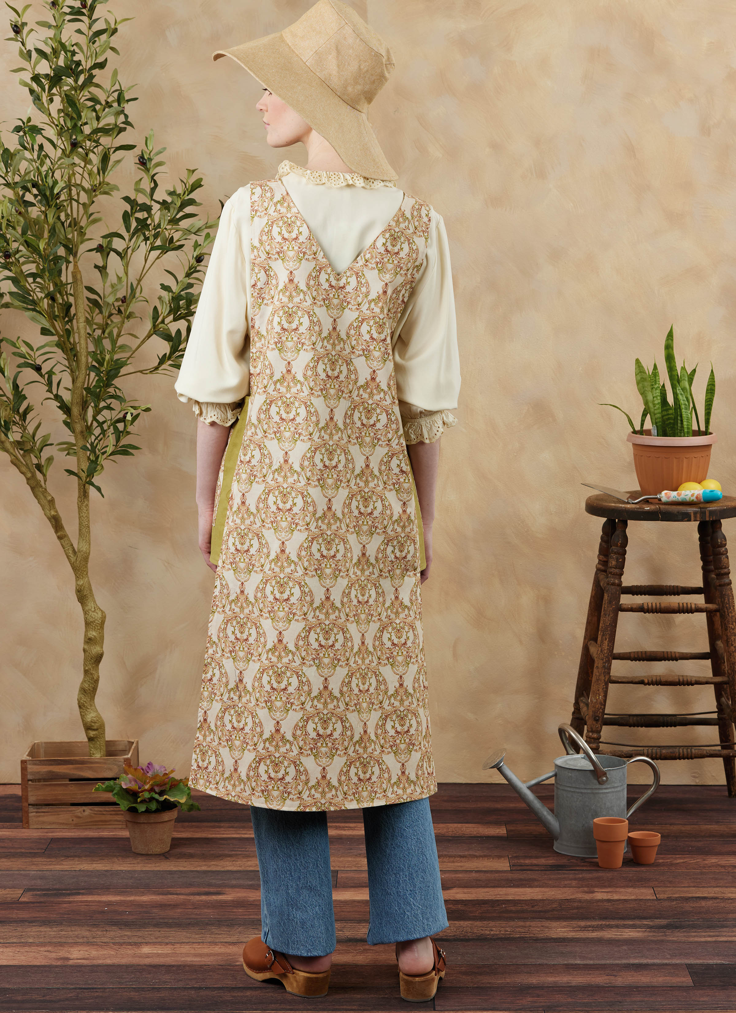 Simplicity S3258 | Simplicity Sewing Pattern Misses' Reversible Cobbler Apron and Hat in Three Sizes S, M and L