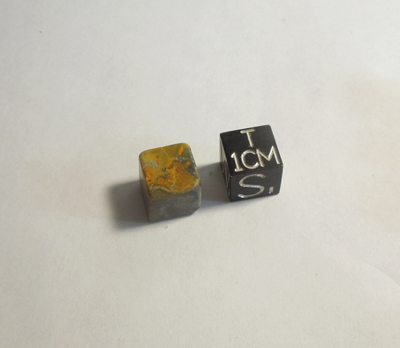 価格は安く Bumblebee Jasper, Java Indonesia, 1cm Scale Cube - Galactic フラワーアレンジメント