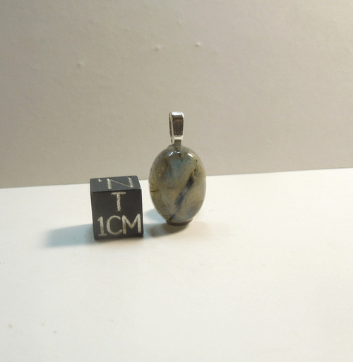 Labradorite Pendant, Beautiful Blue Color Flash, 20mm