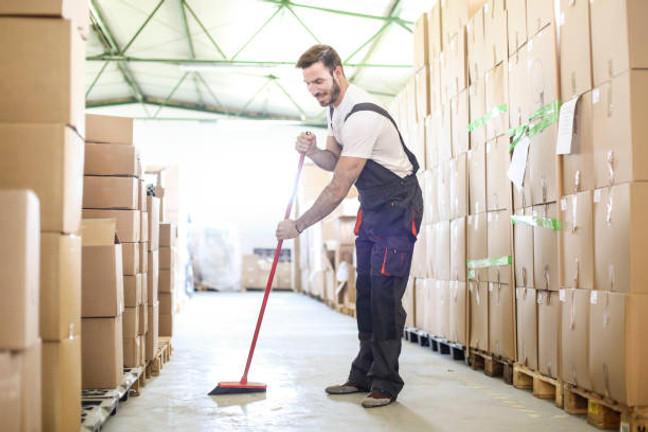 SHOULD YOU SWEEP BEFORE YOU USE A FLOOR SCRUBBER?