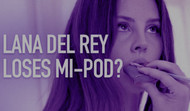 Lana Del Rey Stops Concert To Search For Mi-Pod?