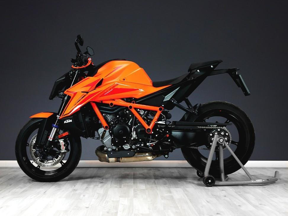Bonamici KTM 1390 Super Duke R (Black/Orange): MOTO-D Racing