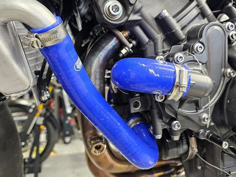 **「MU」** Samco Radiator Hose Kit Yamaha R9 (Black): MOTO-D Racing