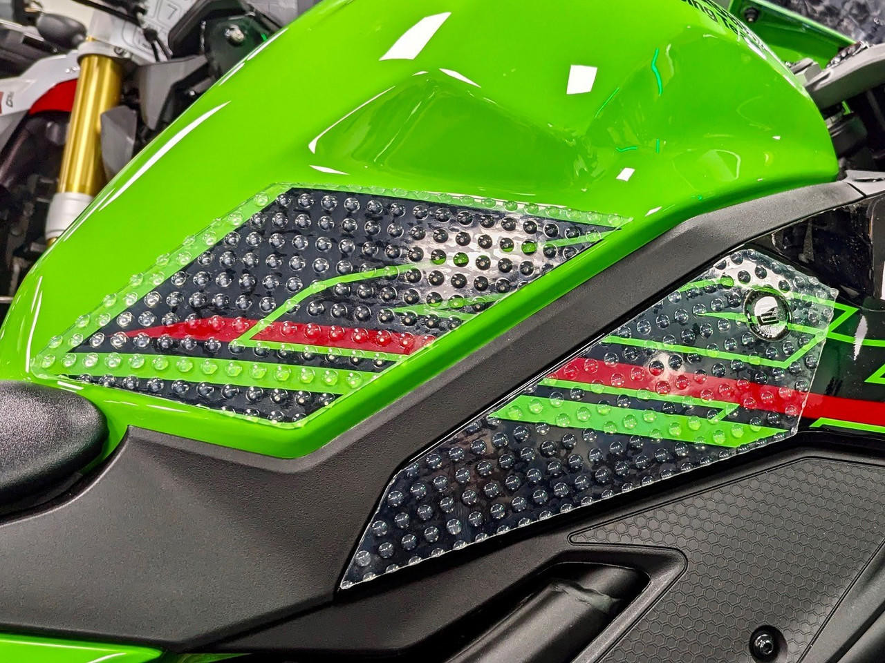 Kawasaki Ninja ZX-4RR Tank Grips | Clear Tank Pads | Eazi-Grip 