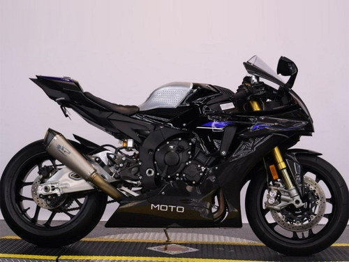 Spark Yamaha R1 "Konix Evo" Titanium Semi-Full Exhaust System Looking Fast on R1M