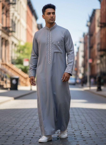  Premium Embroidered Men’s Thobe – Elegant Silver Grey Edition 