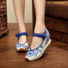 Chinese Fashion Women Shoes New 2018 Spring Summer Flower Old Peking Embroidered Shoes Canvas Casual Flats Increased Cheap Shoes