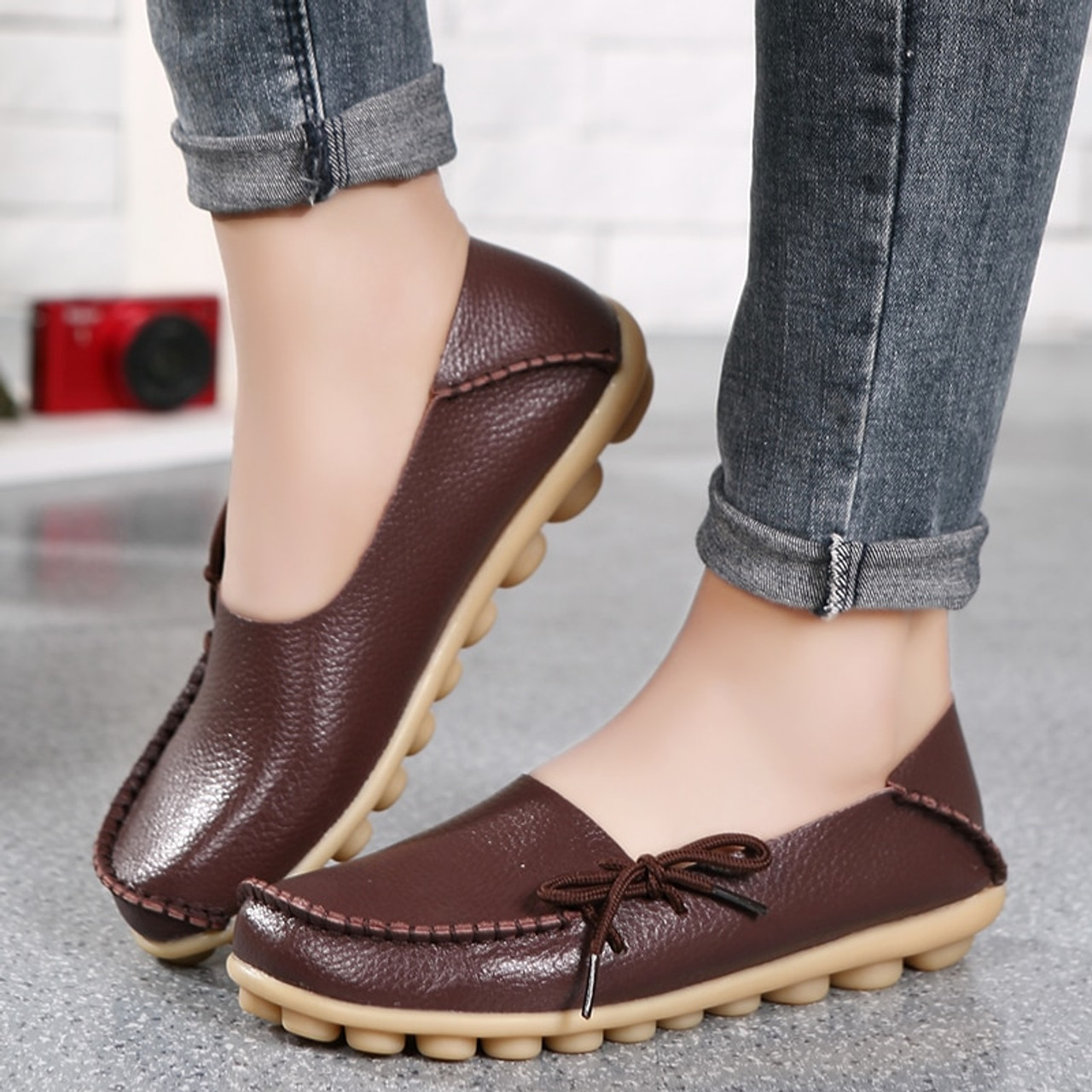 ladies leather flat shoes