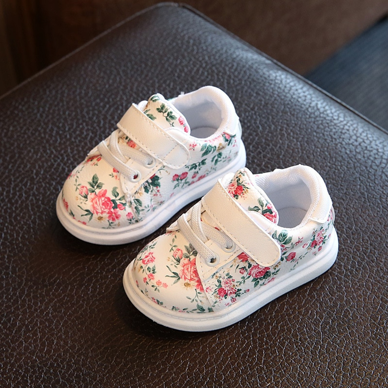 white baby shoes