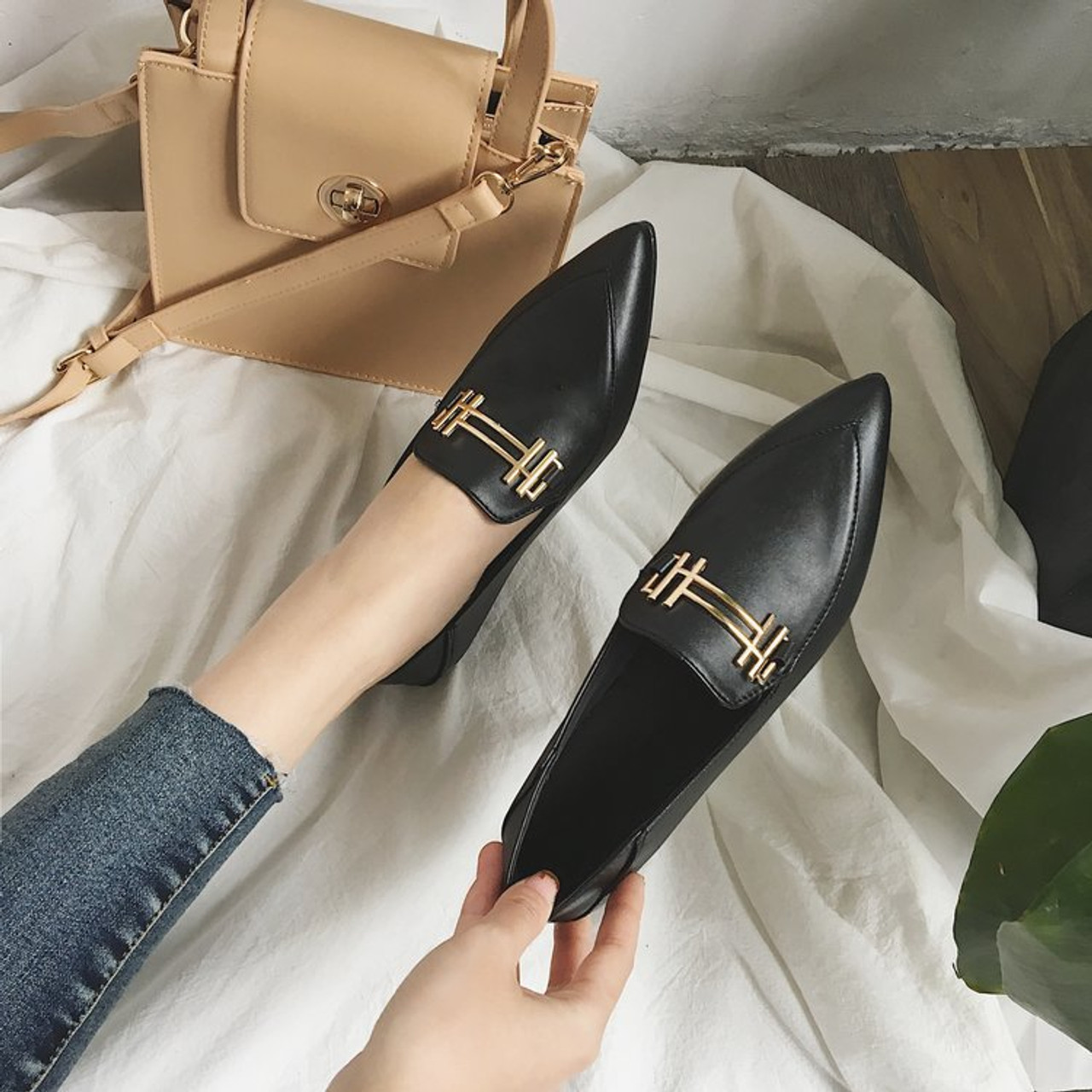 black casual shoes for women
