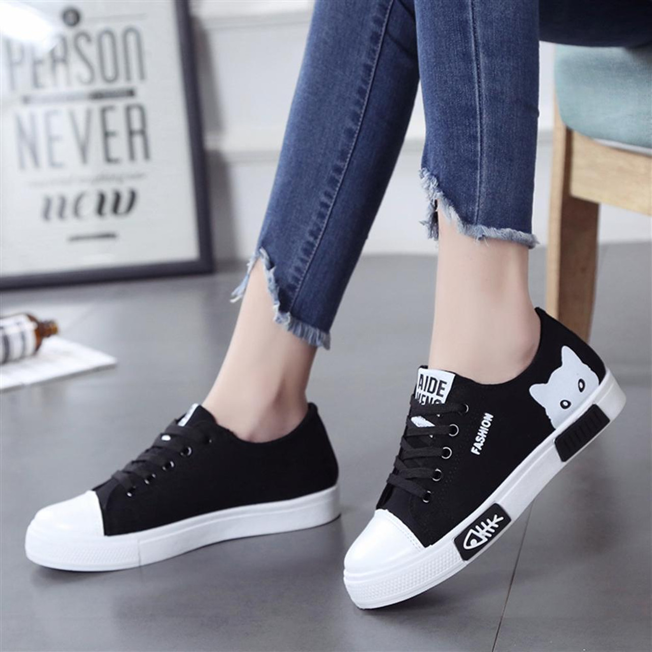 women's casual canvas lace up shoe