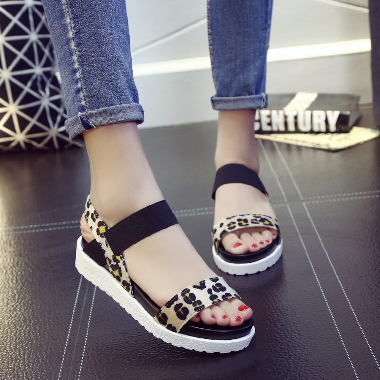 Leather Classic Women Sandals Soft Bottom Mother Sandals Peep Toe Fashion  Ladies Sandals 2022 Summer Flat