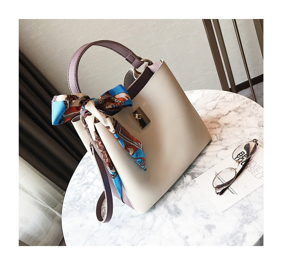 bucket bolsa luxury brand