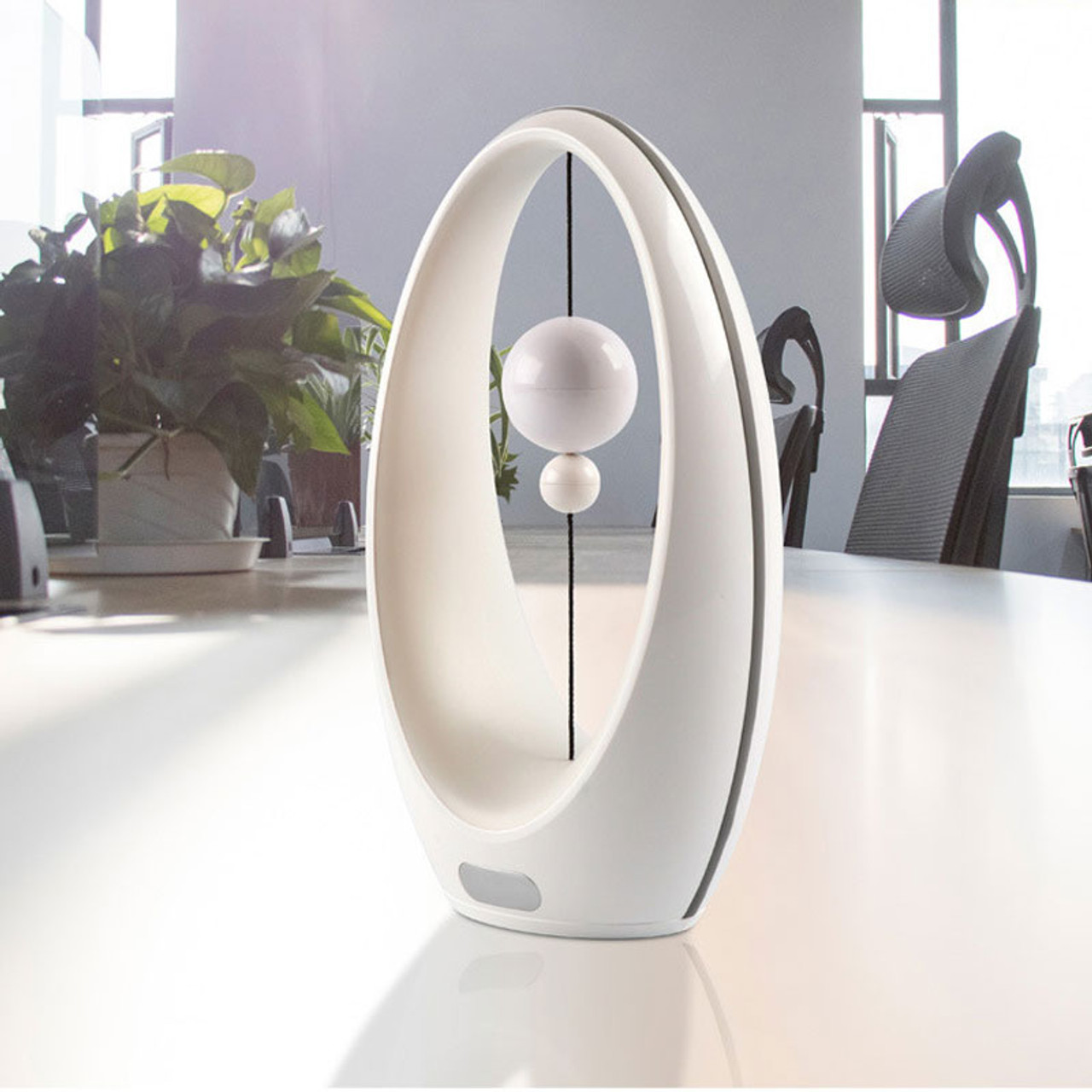 magnetic heng balance lamp
