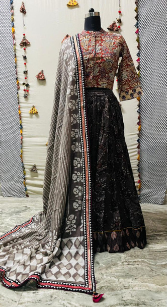 New 2021 Presenting cotton designer print crop-top & skirt with mulmul duptta Choli-Black (Size-40)