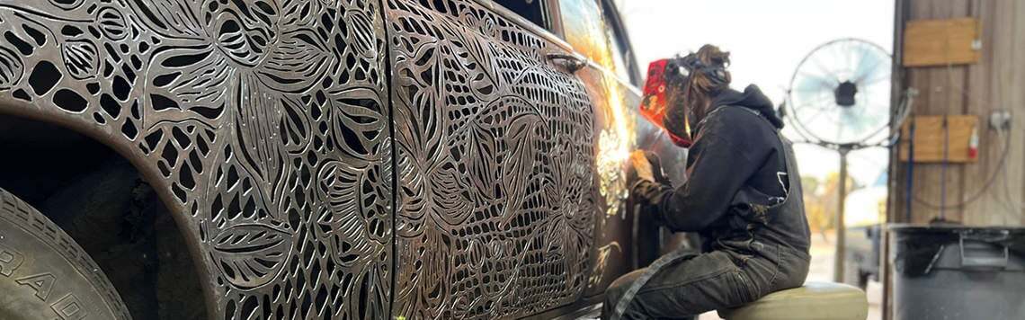 Hypertherm plasma cutting system cutting steel plate
