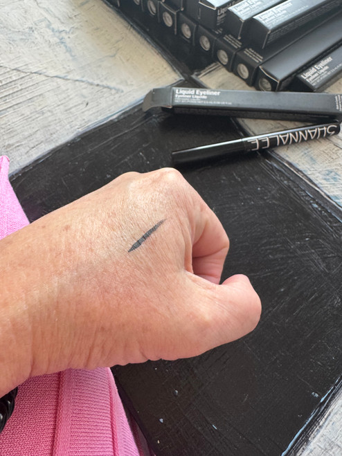 SL LUXURY LIQUID EYELINER in BLACK BLACK