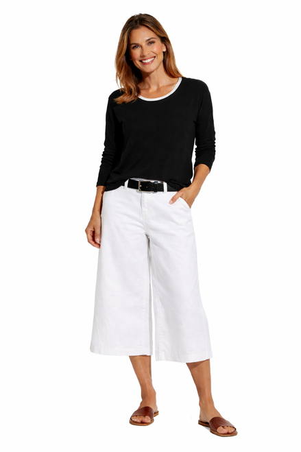 W BLACK AND WHITE LONG SLEEVE WHITE NECK