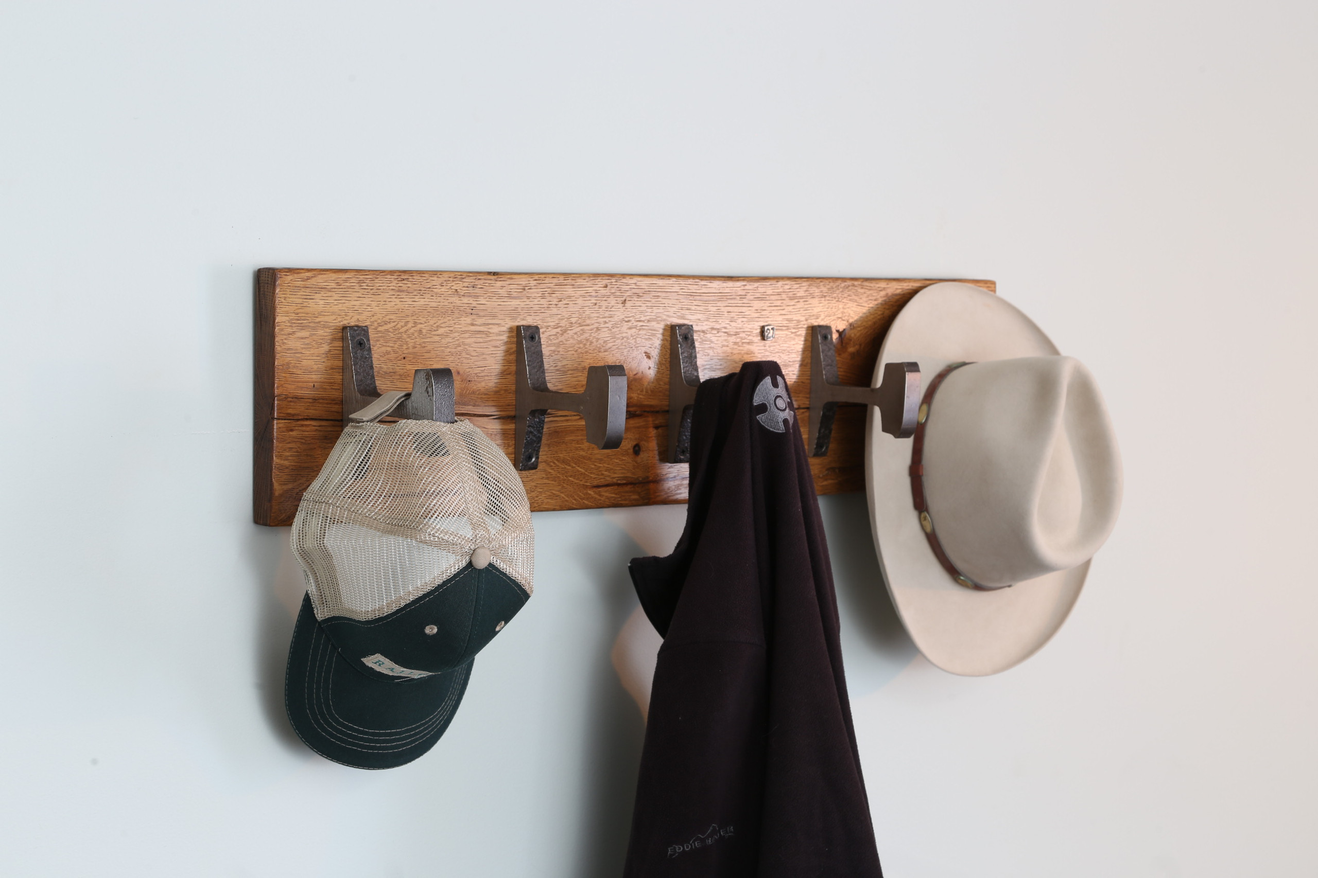 Hanging coat and hat rack from reclaimed wood and iron
