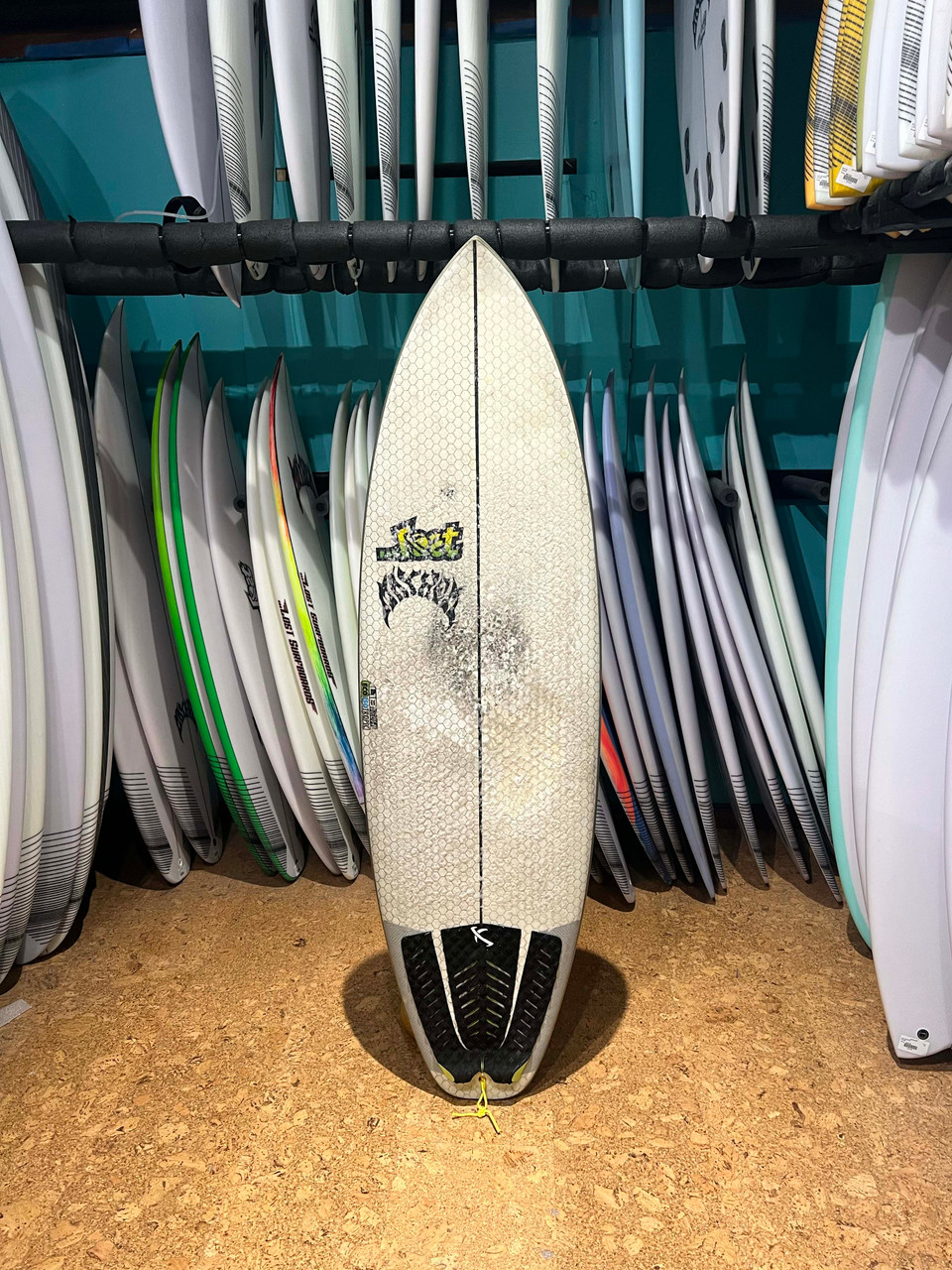 5'6 LOST LIBTECH SHORT ROUND USED SURFBOARD- Catalyst