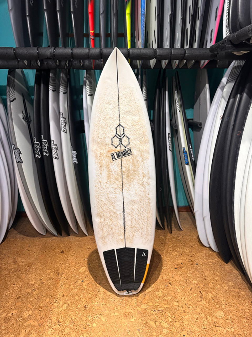 5'7 CHANNEL ISLANDS HAPPY EVERYDAY USED SURFBOARD- Catalyst