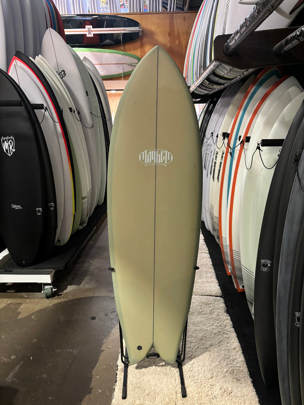 5'8 LOST RNF RETRO REVAMP SURFBAORD- Catalyst