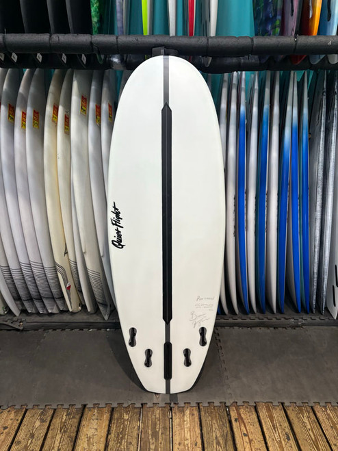 5'7 QUIET FLIGHT PONTOON SURFBOARD (63379) 5'7 QUIET FLIGHT PONTOON SURFBOARD (63379)