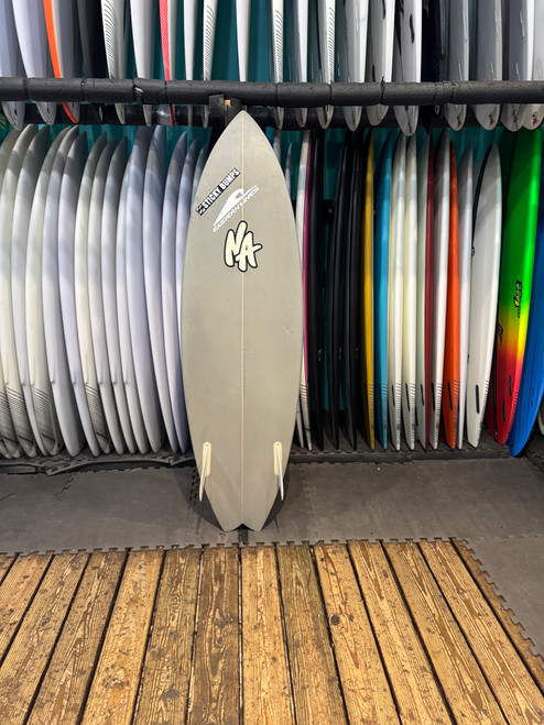 5'7 TWIN FIN USED SURFBOARD (57TWINFINUSED)