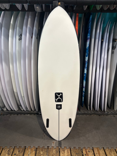 5'6 FIREWIRE SUNDAY HELIUM USED SURFBOARD (9390492)