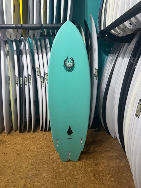5'8 CANNIBAL FISH USED SURFBOARD (17574)
