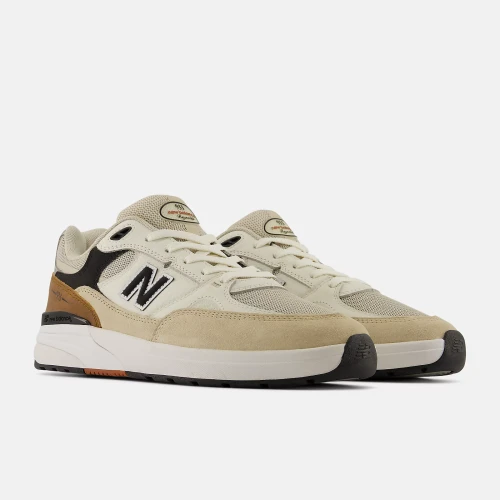 NB NUMERIC 933 ANDREW REYNOLDS SKATE SHOE - BROWN/WHITE (UN933ONE)