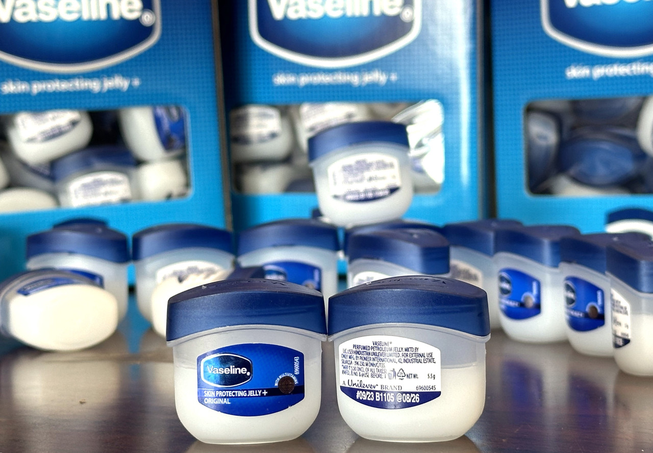 Vaseline Original Pure Skin Jelly, .25 Ounces, Counter Display (48 Pieces)