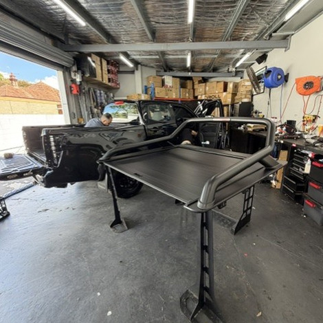 HSP Roll R Cover Fitted to a 2025 Isuzu D-Max Blade – Factory Sports Bar Kept