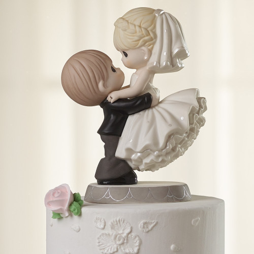 5 Creative Wedding Cake Topper Ideas That Beat the Classic Look