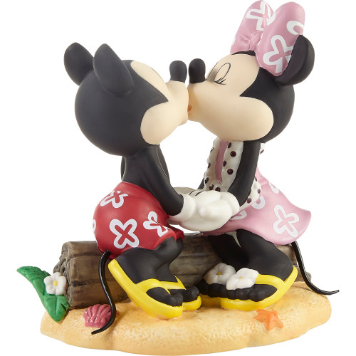 Mickey  Mickey and minnie kissing, Disney decor, Mickey