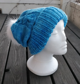 Chunky slouchy hat, beginner friendly knitting pattern, warm hat